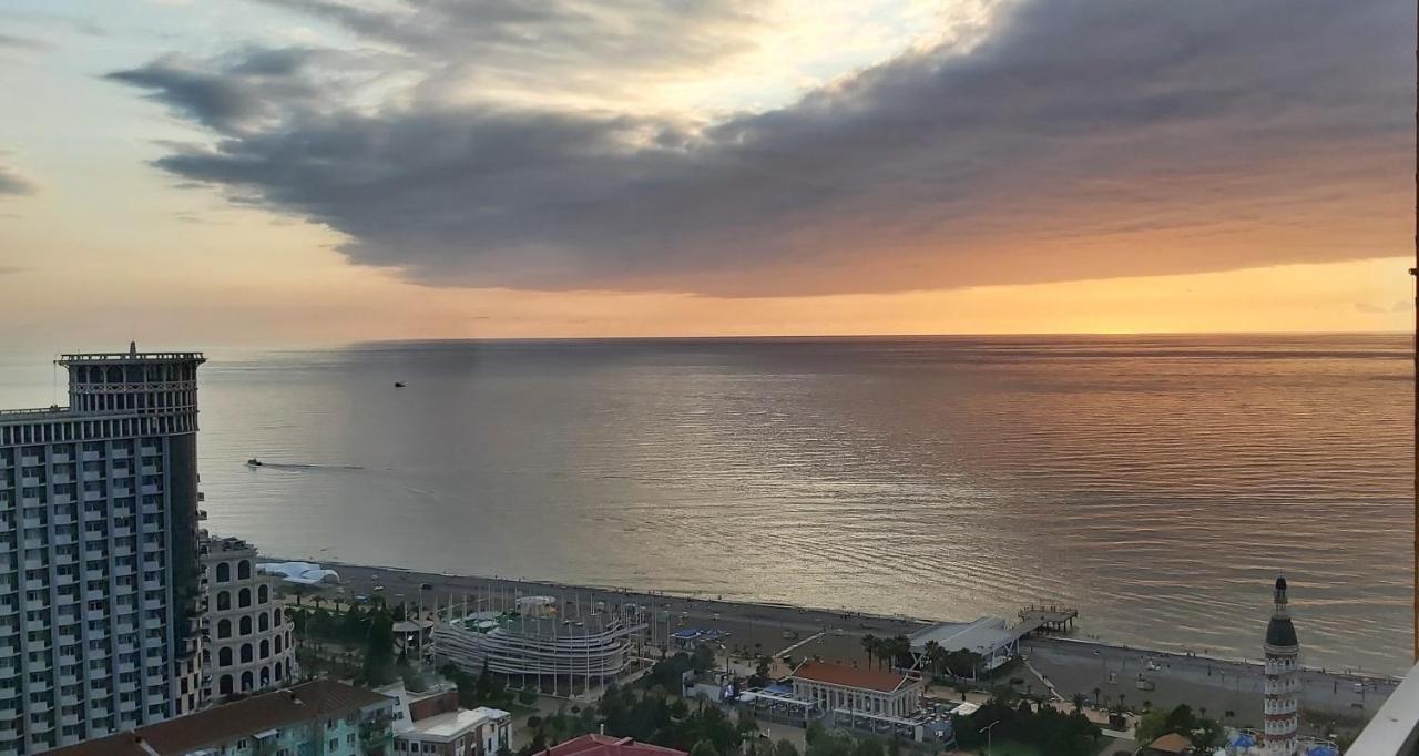 Luxury Sea View Orbi City Batumi Kültér fotó